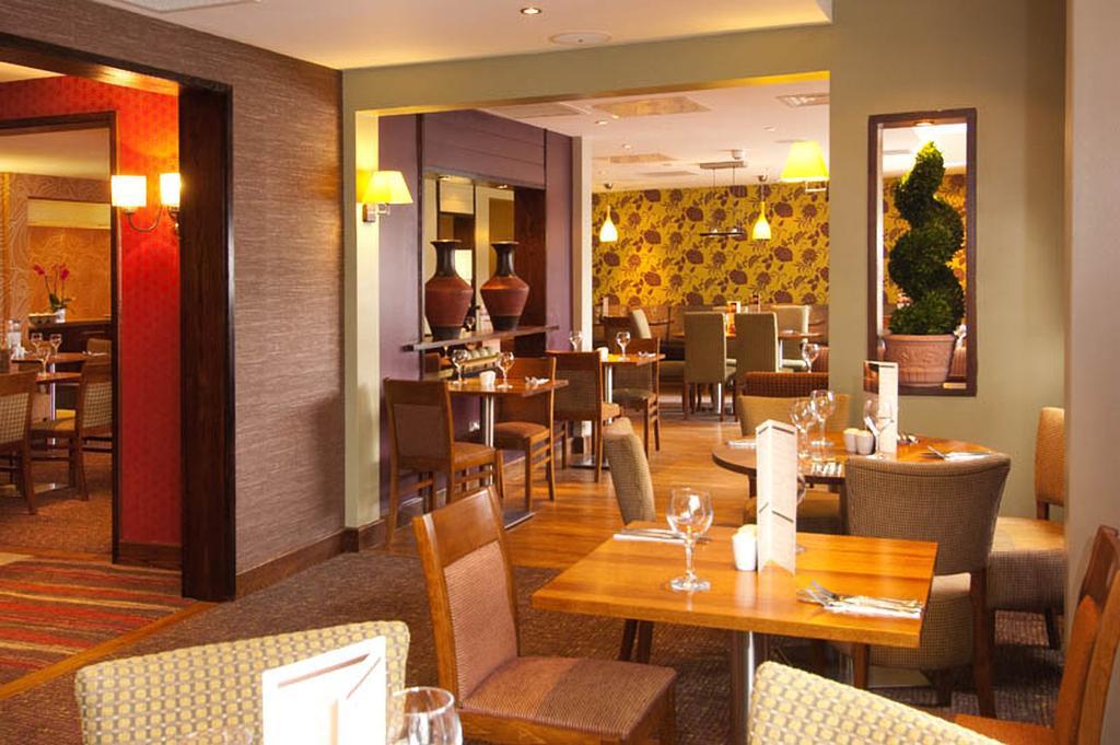Premier Inn Sunbury - Kempton Park Exterior foto