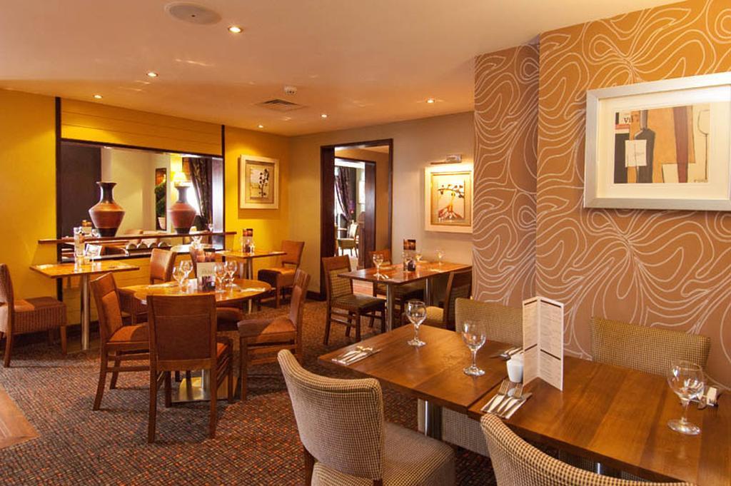 Premier Inn Sunbury - Kempton Park Exterior foto
